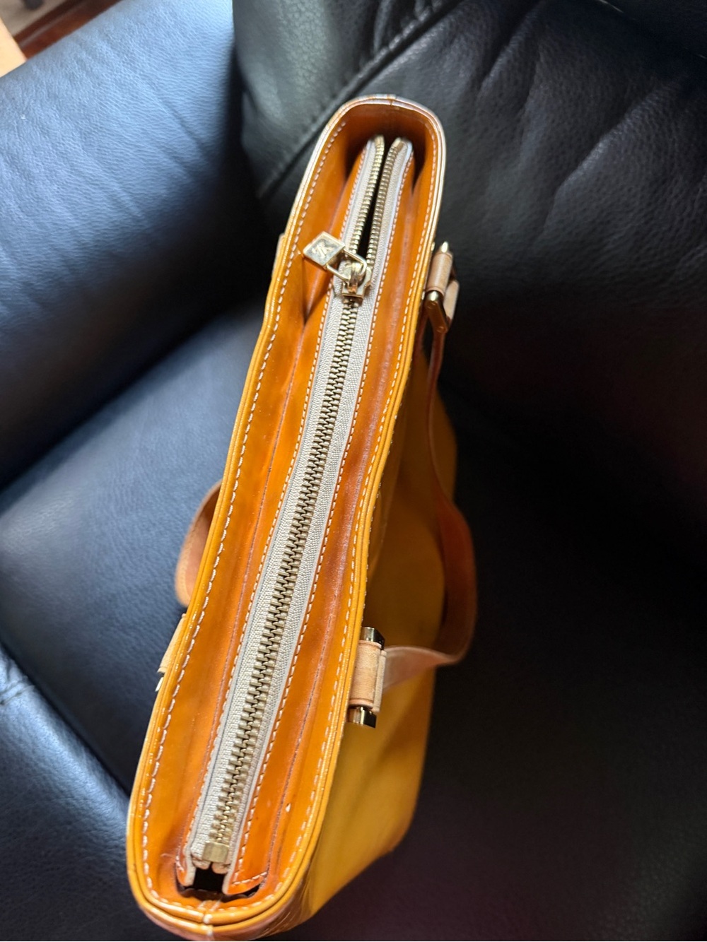 Louis Vuitton Amber Patent Monogram Tote in Honey Yellow - Picture 4 of 7